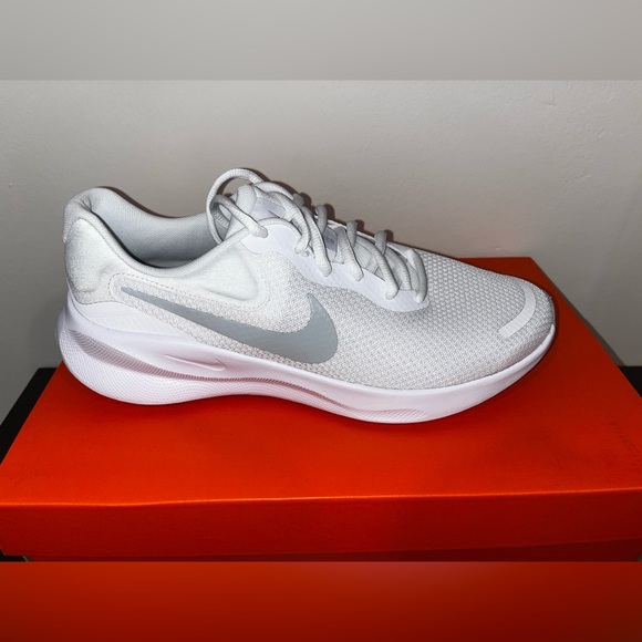 Nike Revolution 7, NWT, White. Mens size 9.5, Womens size 11 - Picture 1 of 10